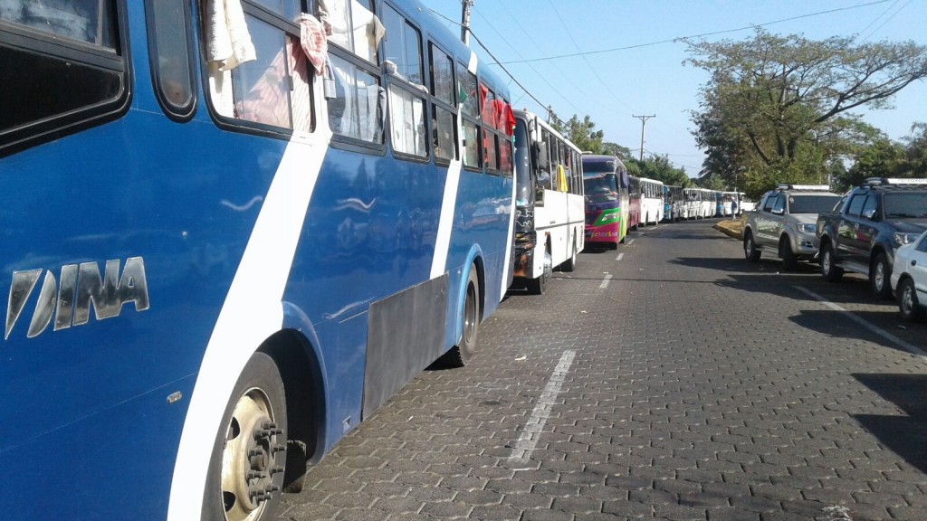 buses puestos por el gobierno para ir a las playas en Nicaragua