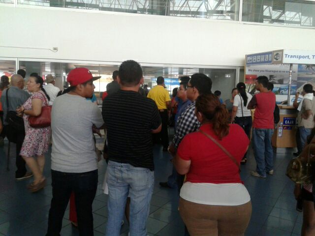 gente en aeropuerto sandino2