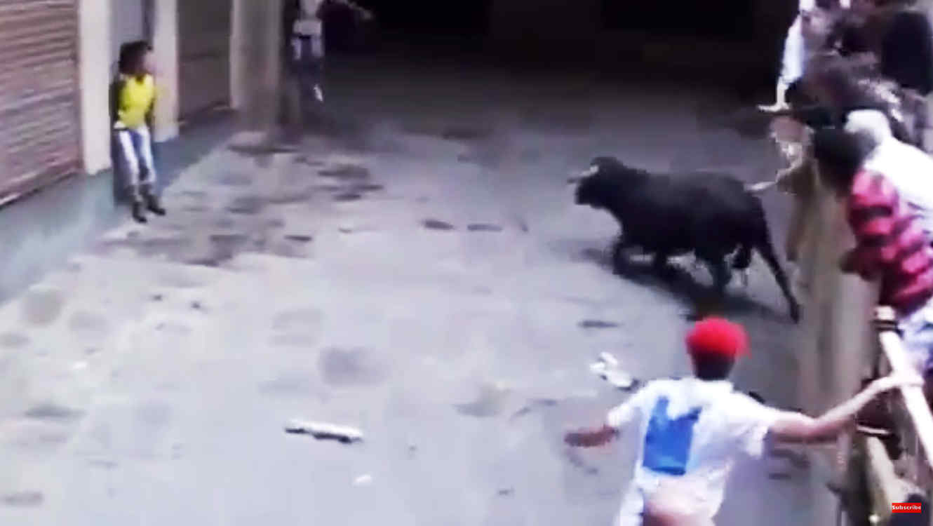 mujer-encierro-de-toros-espana