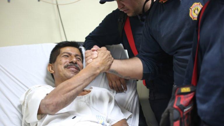 Terremoto Ecuador: Ya hasta le habían comprado el ataúd pero sobrevivió bebiendo sus orines