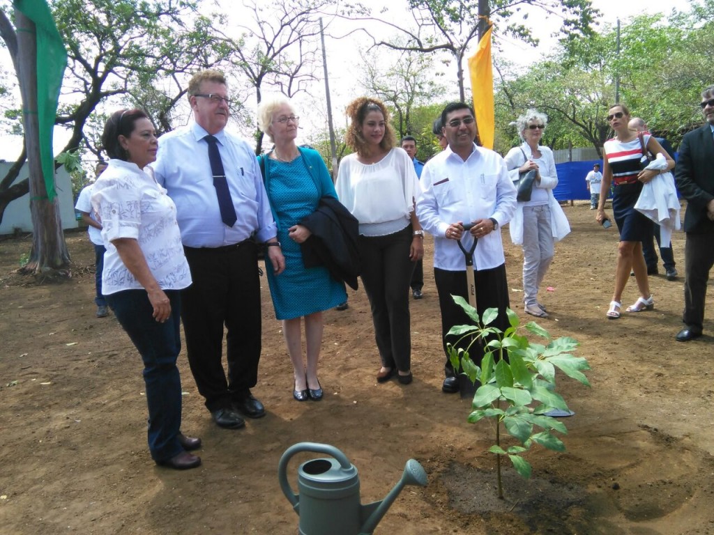 Alcaldía de Managua entrega llaves de la ciudad a secretario parlamentario de Alemania