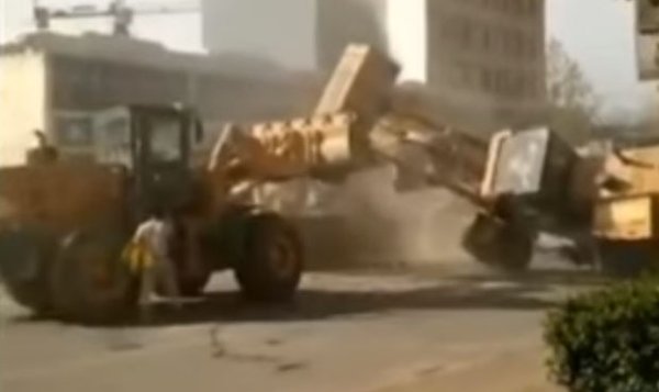¡Increíble batalla de excavadoras en Xingtang, China!