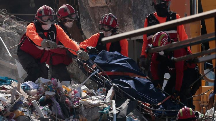 Cifra de muertos tras el terremoto de Ecuador sube a 553