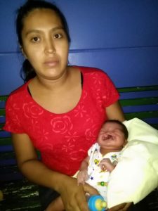 Elizabeth Blamaceda y su hijo