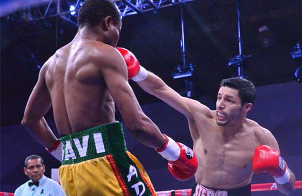 Jhonny González noquea en dos rounds a Justin Savi