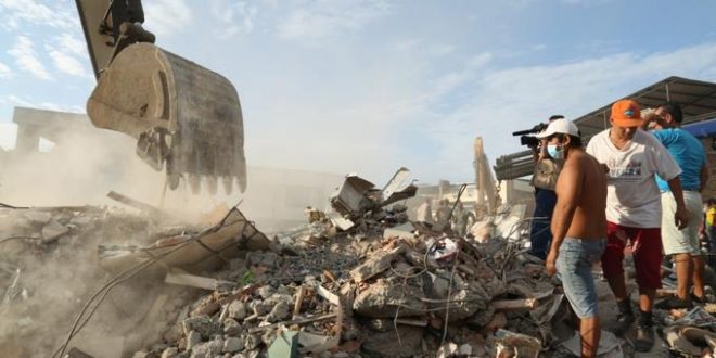 Sube a 660 la cifra de muertos por terremoto en Ecuador