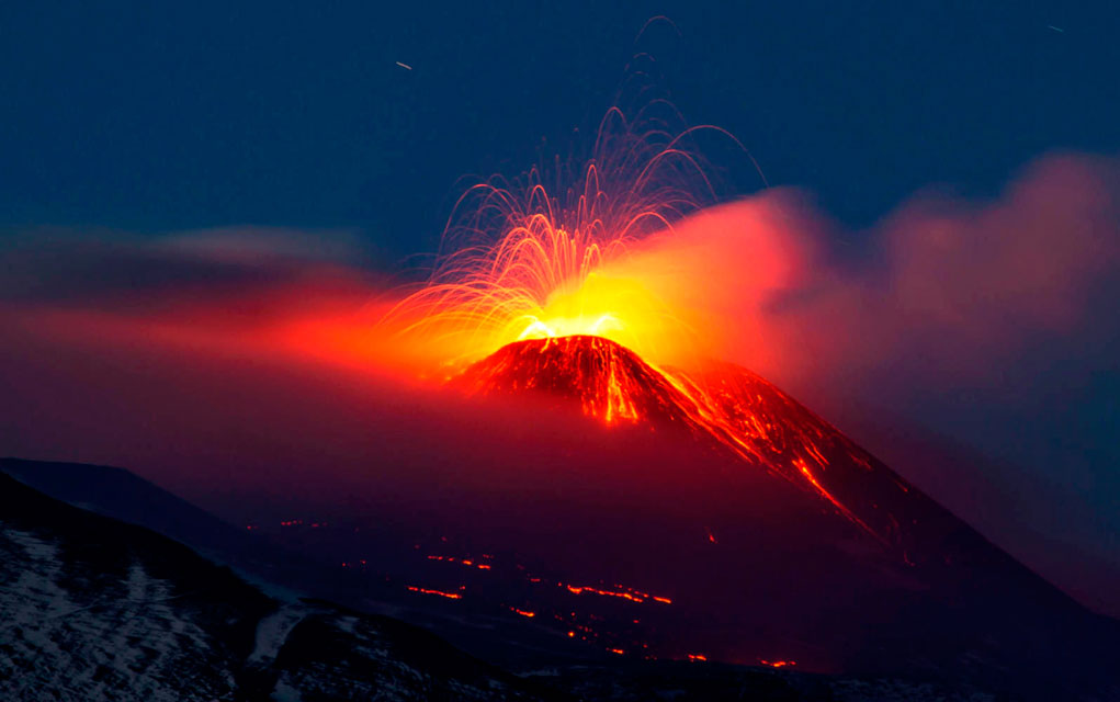 desalojan-comunidades-por-erupcion-volca-colima