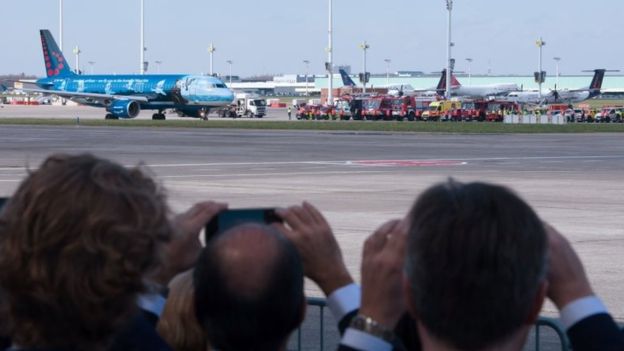 primer vuelo en bruselas tras atentados