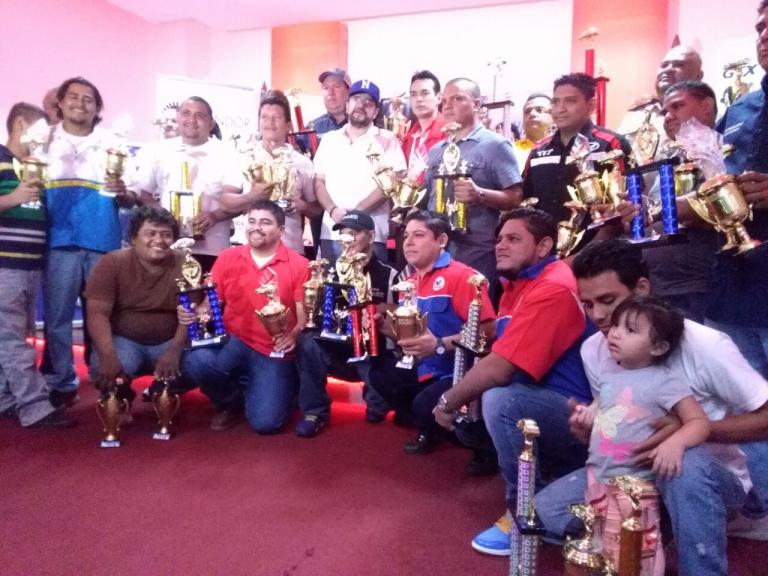 Nica Speed entrega trofeos a ganadores de 1ra y 2da Carrera de cuarto de milla