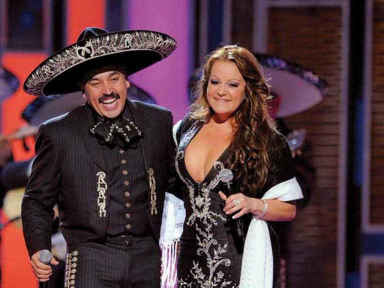 Lupillo Rivera revela que su hermana Jenny se comunica desde el más allá