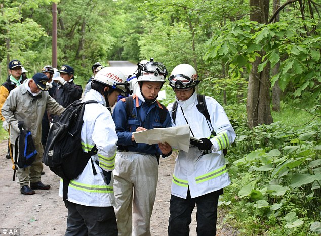 Buscan a niño que fue abandonado en el bosque por sus propios padres en Japón