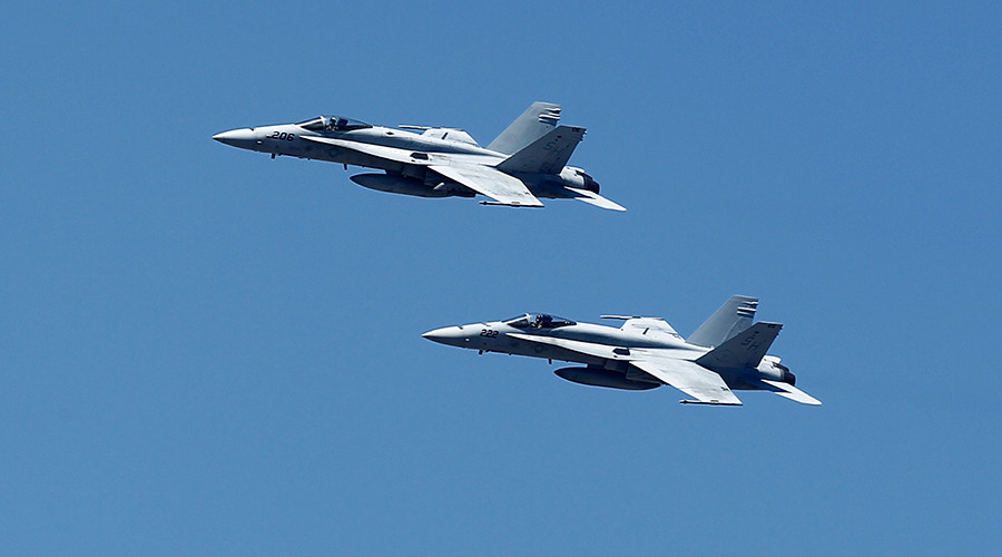 Dos aviones del ejército estadounidense chocaron en el aire