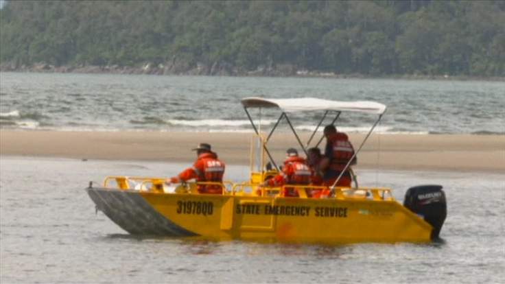 Mujer desaparece tras ser atacada mientras nadaba de noche en Australia