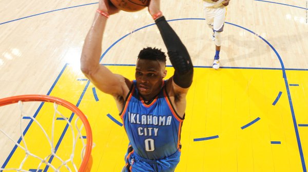 Oklahoma sorprendió a Golden State en arranque de final de conferencia