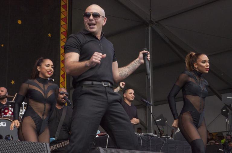 Pitbull y Becky G pondrán ritmo a la Copa América Centenario