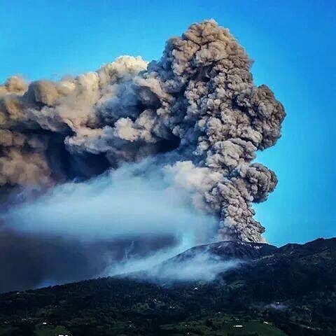 Volcan erupcion costa rica