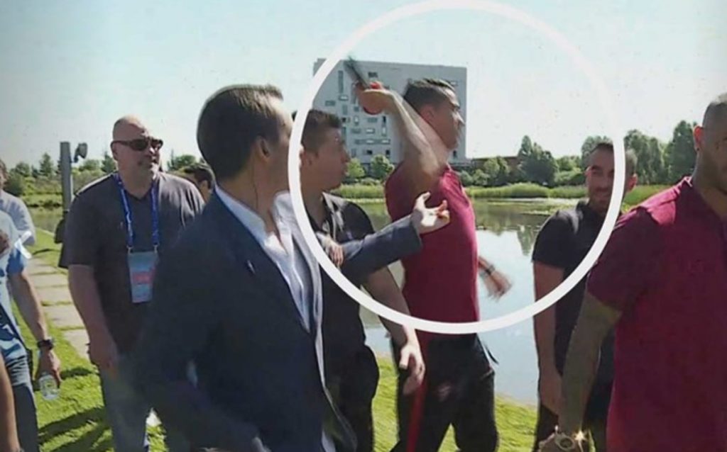 Cristiano tira al lago el micrófono de un periodista portugués