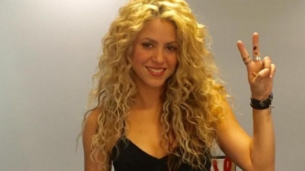 Critican a Shakira por hablar como española