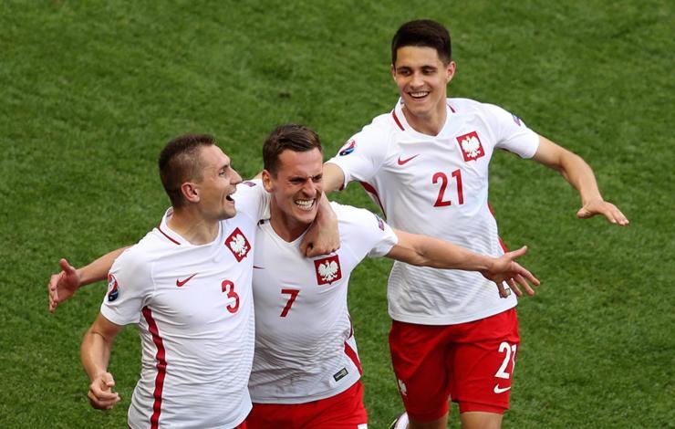 Polonia consigue su primera victoria en Eurocopa