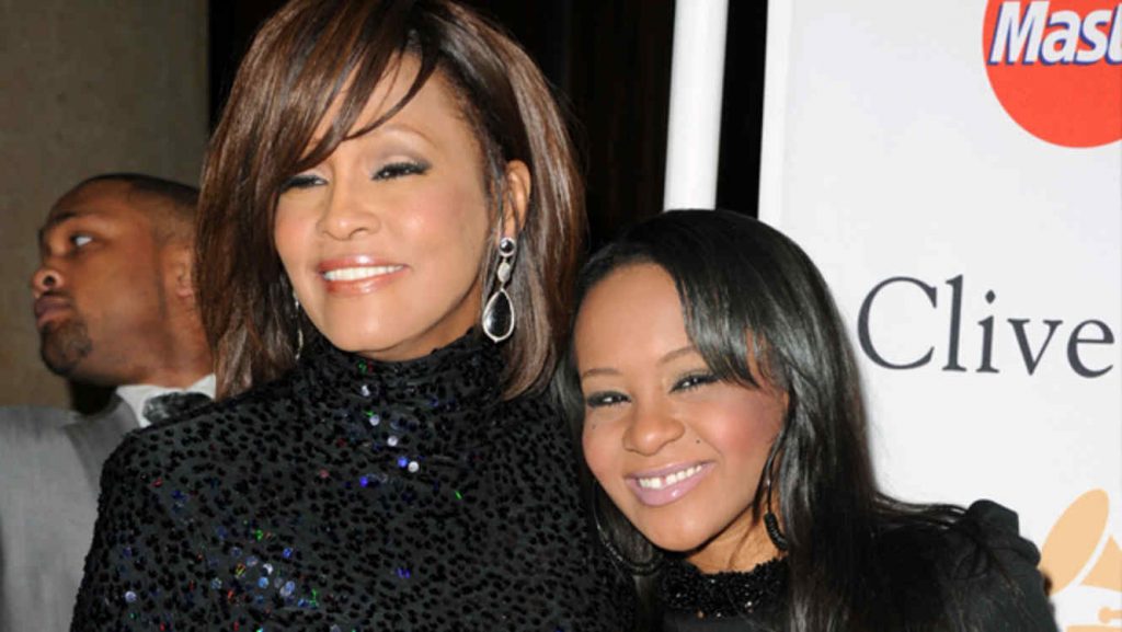 Whitney Houston fumó marihuana junto a su hija