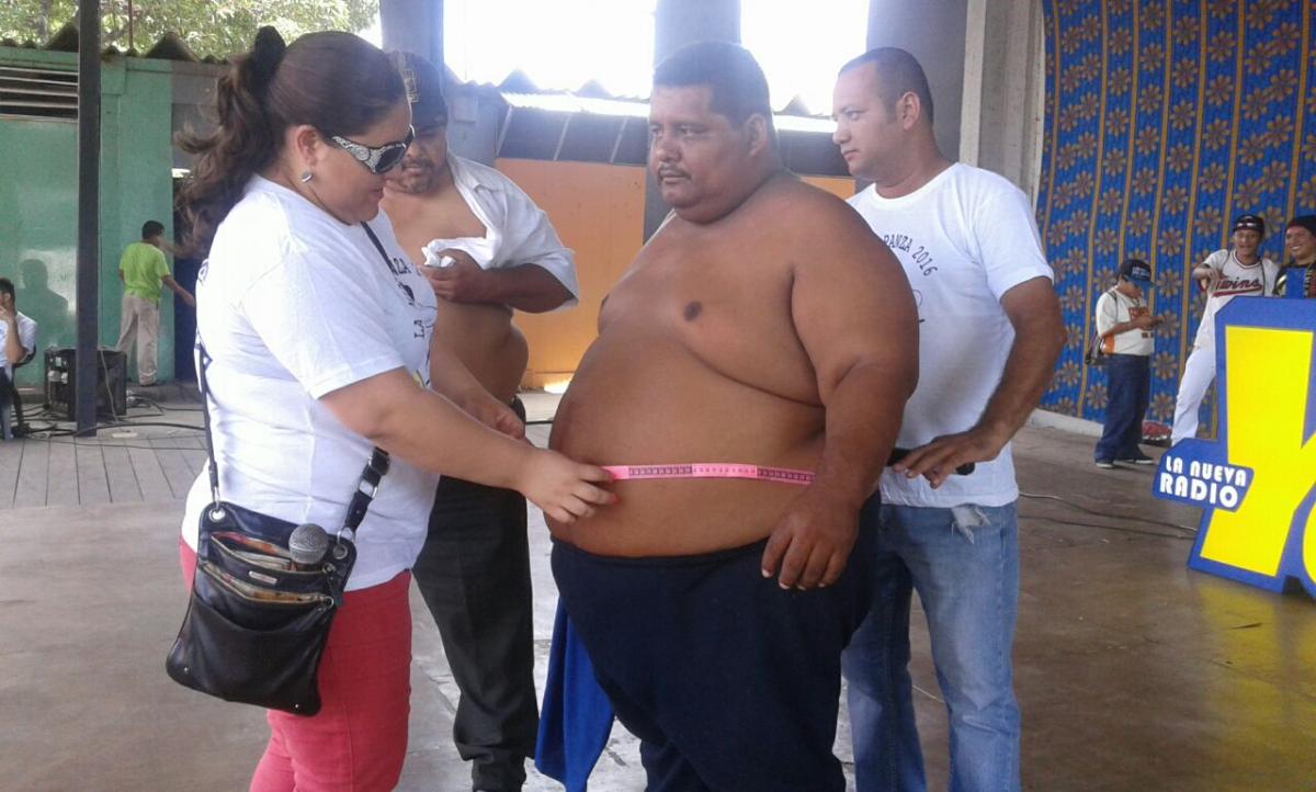 ¡Don Rolando, el Papá Panzón, triunfa en gran concurso!