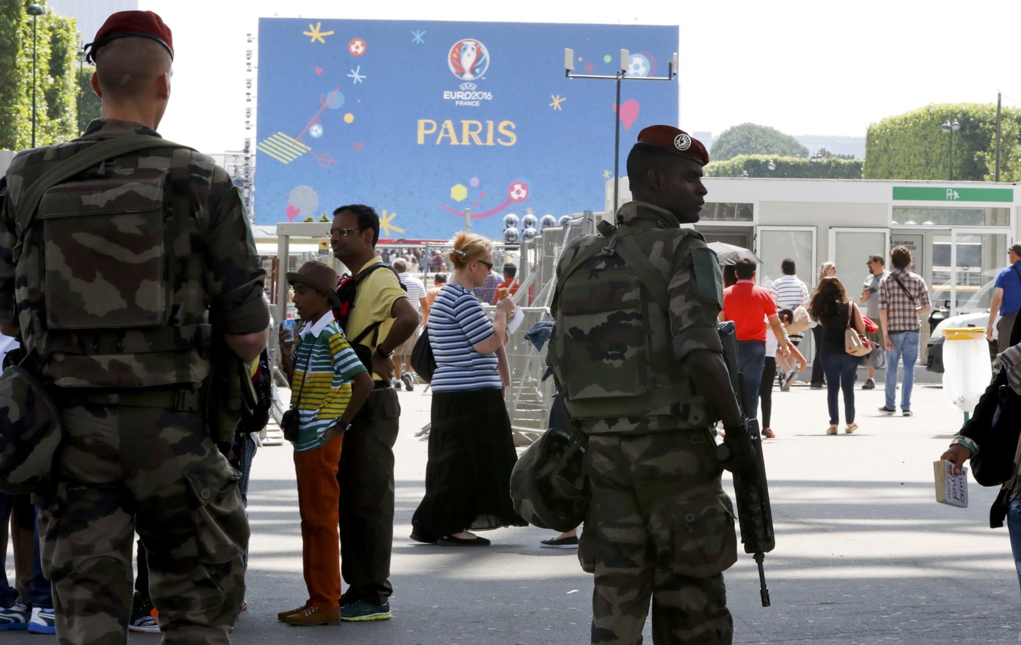 French military patrol at a fan zone near the Eiffel Tower before the start of the UEFA 2016 European Championship in Paris, France, June 7, 2016. REUTERS/Gonzalo Fuentes