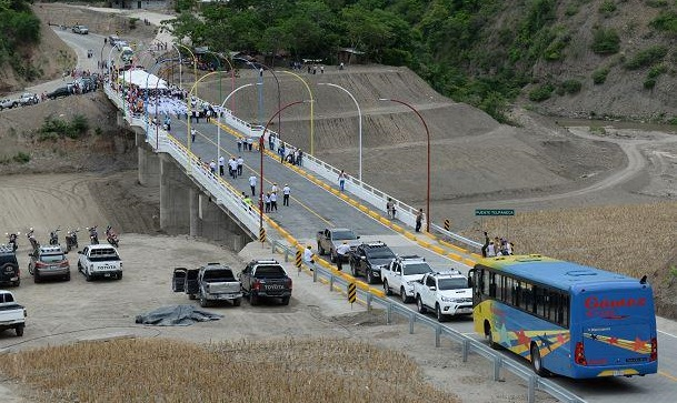 Inauguración del puente de Telpaneca y tramo carretero Las Cruces