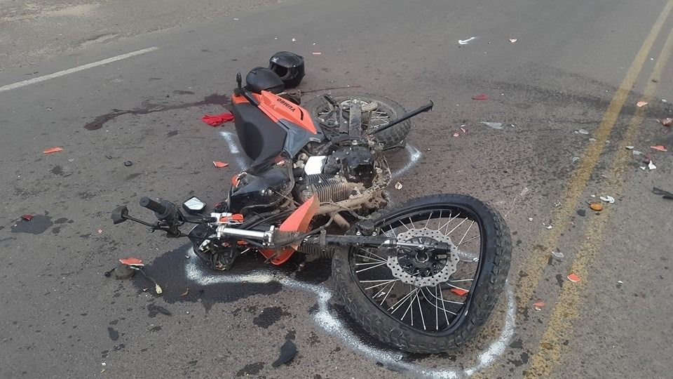 Motociclistas chocan de frente en Estelí