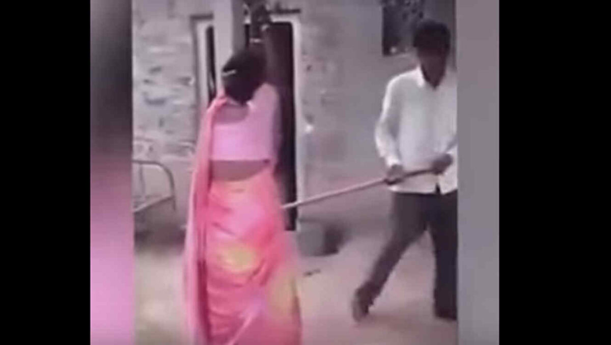 Polémico video: hombre golpea a su esposa infiel en India