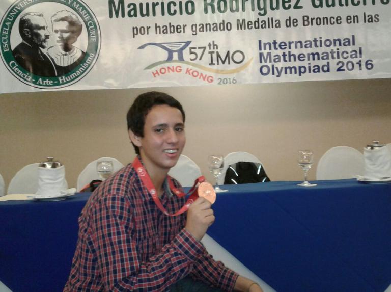 El nica ganador de una medalla en las Olimpíadas de Matemáticas es disciplinado y aficionado a las culebras