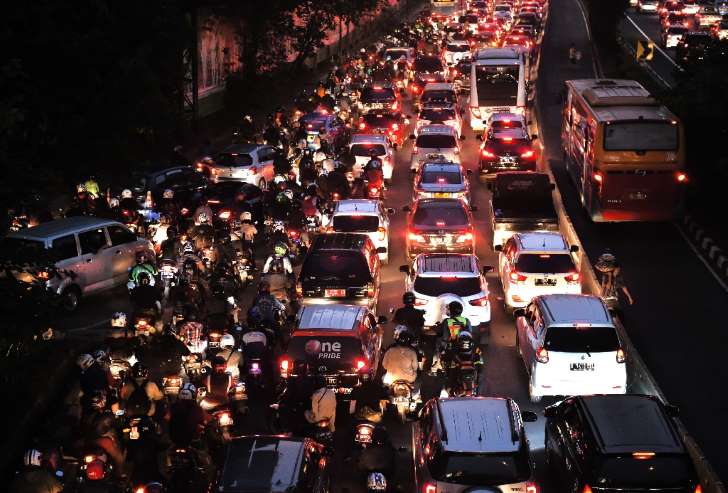 12 personas mueren en un congestionamiento de tráfico infernal en Indonesia