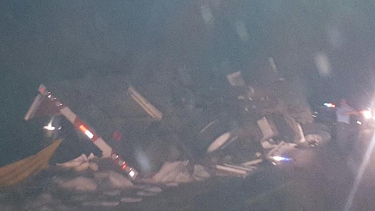 Vuelco de camión hasta la pata de sal dejó 5 lesionados en carretera Panamericana Norte