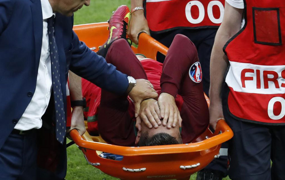 Cristiano Ronaldo se retiró de la Final de la Euro lesionado y entre lágrimas