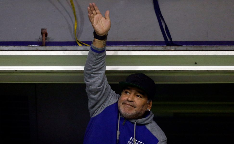 Maradona se ofrece para dirigir la selección de Argentina gratis