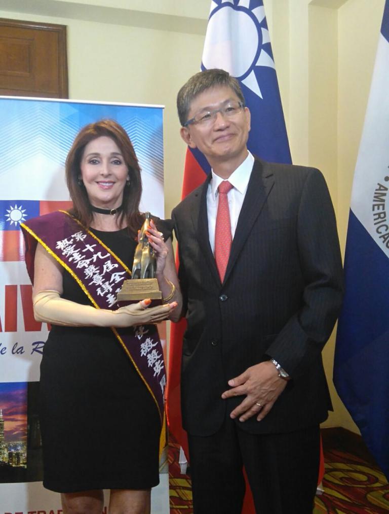 Vivian Pellas recibe premio «Amor Ferviente a la Vida»