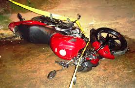 Motociclista muere al estrellarse contra una grúa en el barrio La Primavera, de Managua