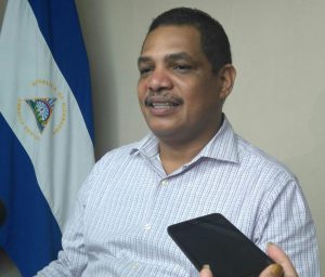 ministro Iván Acosta