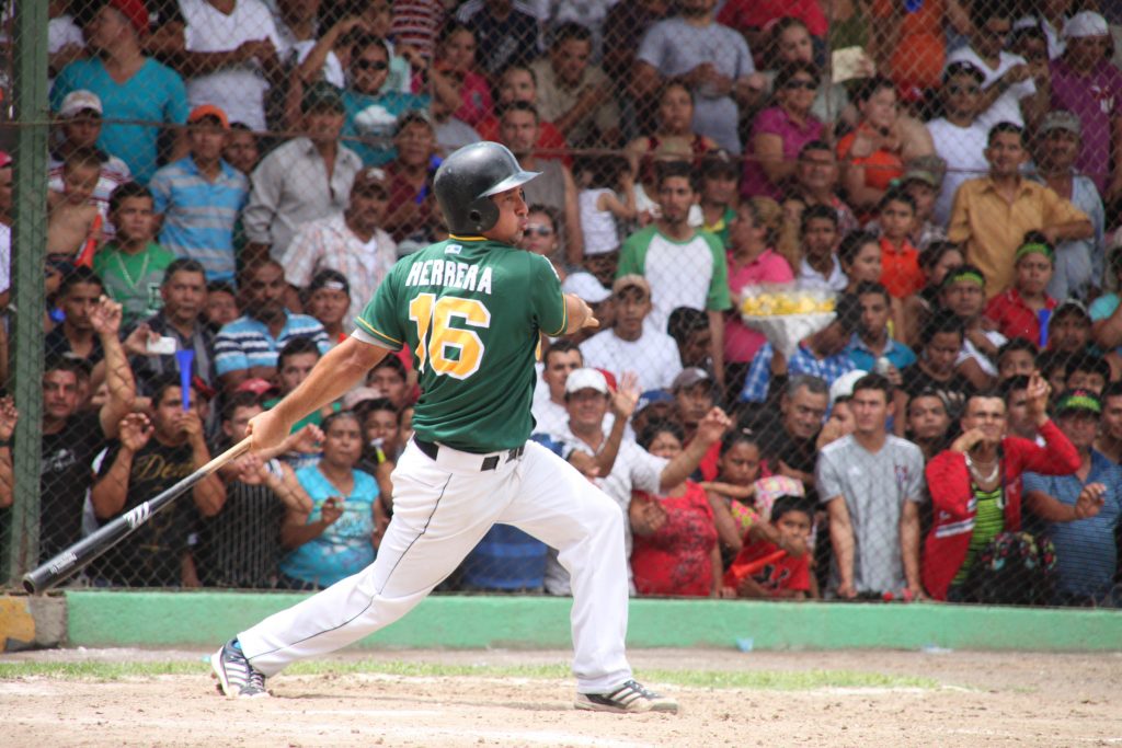 Omar Herrera abrió el ataque norteño con un cuadrangular en el segundo inning. LA PRENSA/L.E. MARTÍNEZ M.