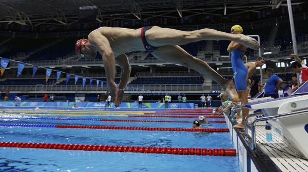 Adam Peaty bate récord mundial en 100 metros pecho