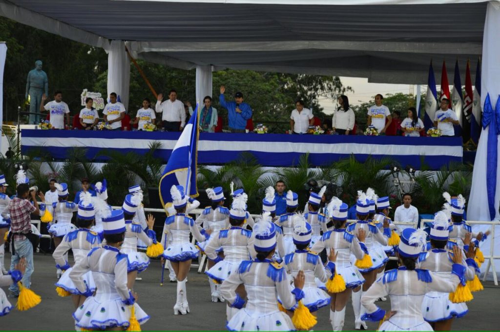 cientos-de-estudiantes-celebran-desfile-patrio-nicaragua