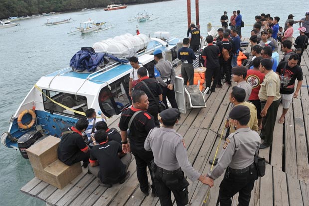 dos-muertos-en-explosion-de-un-ferry-con-turistas-en-indonesia