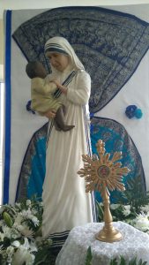 Misioneras de La Caridad y feligresía ofrecen misa a Santa María Teresa de Calcuta