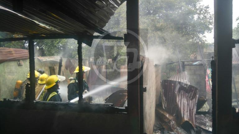 Incendio deja sin casa a matrimonio y sus 4 hijas en barrio La Fuente, Managua
