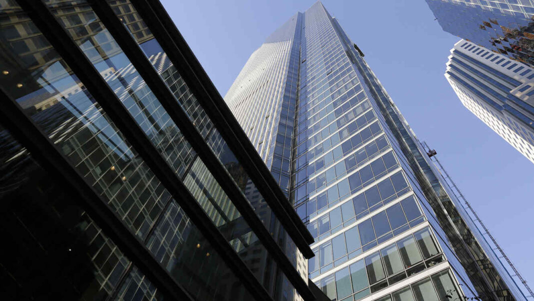 Rascacielos inclinado preocupa a muchos en California