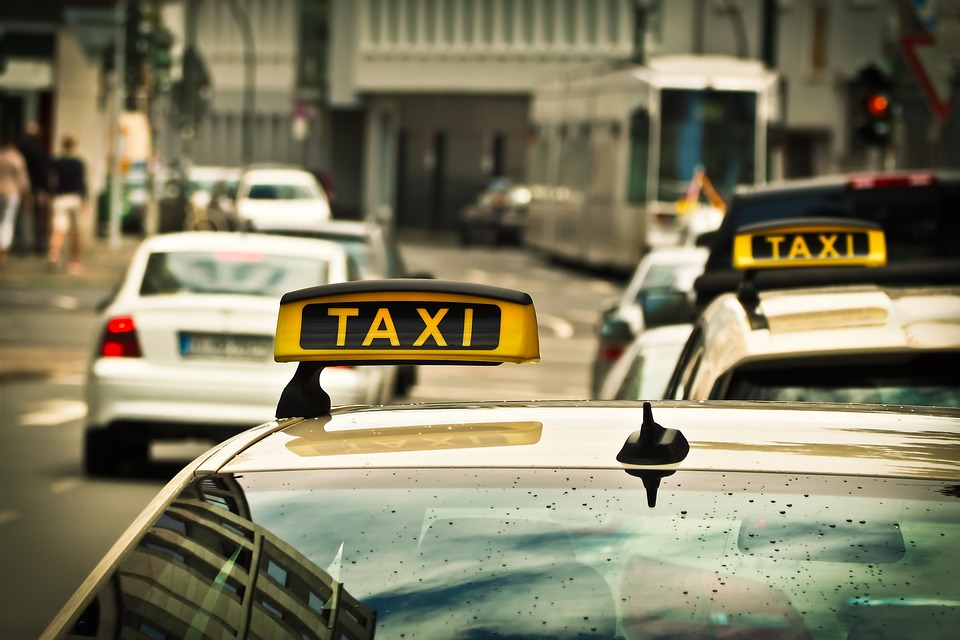 taxi-1515420_960_720