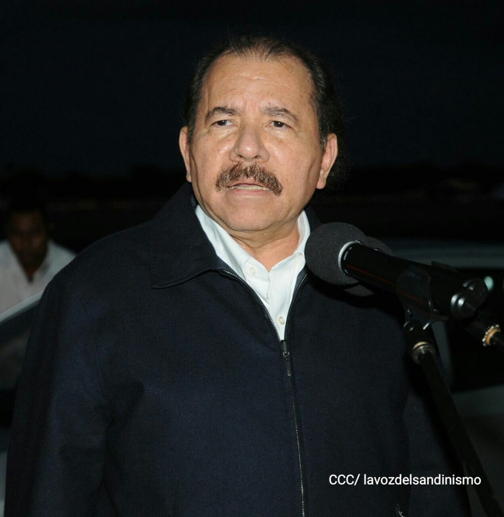 Daniel Ortega en su lllegada a Cuba