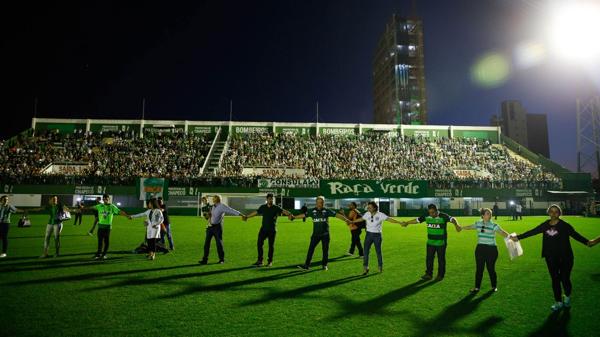 Chapecoense organiza velatorio colectivo en su estadio