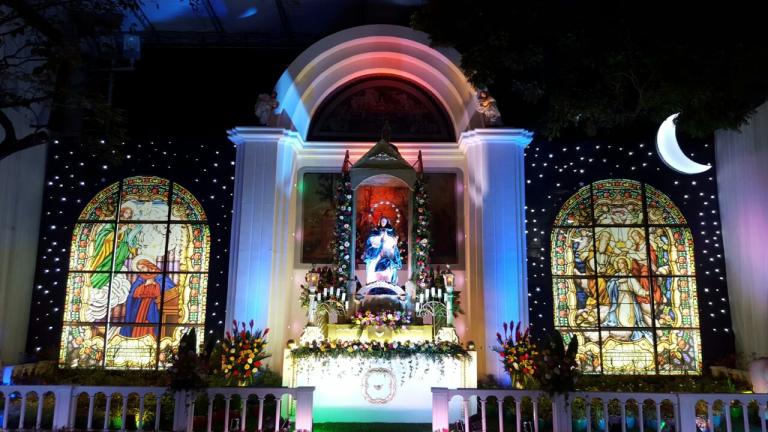 Feligreses de La Purísima quedan admirados con altar de Tu Nueva Radio Ya  instalado en la Avenida de Bolívar a Chávez