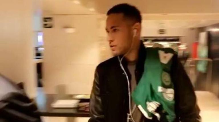 Neymar llegó al Camp Nou con una camiseta de Chapecoense