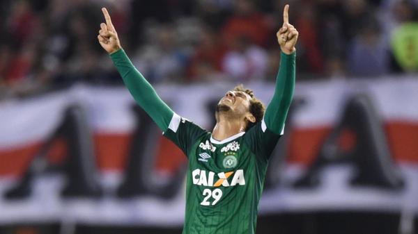 Futbolista Chapecoense desconectado del respirador: evoluciona favorablemente